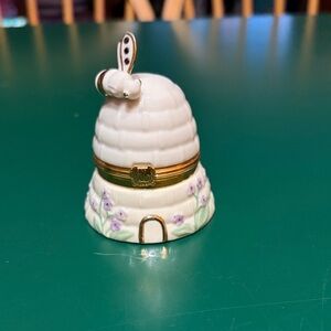 Lenox Limited Edition Sweet Summer Treasure Beehive Trinket Box